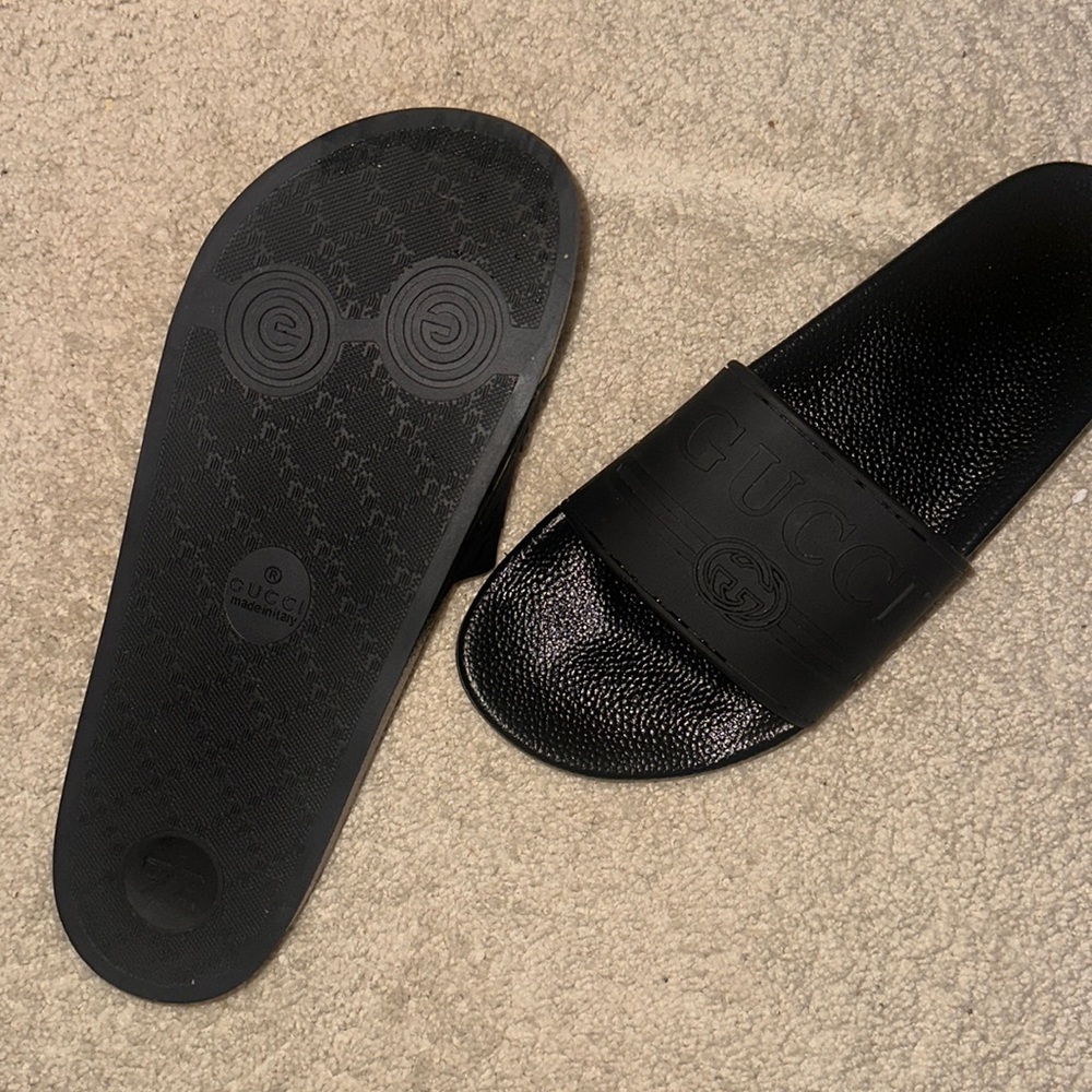Used Gucci slides